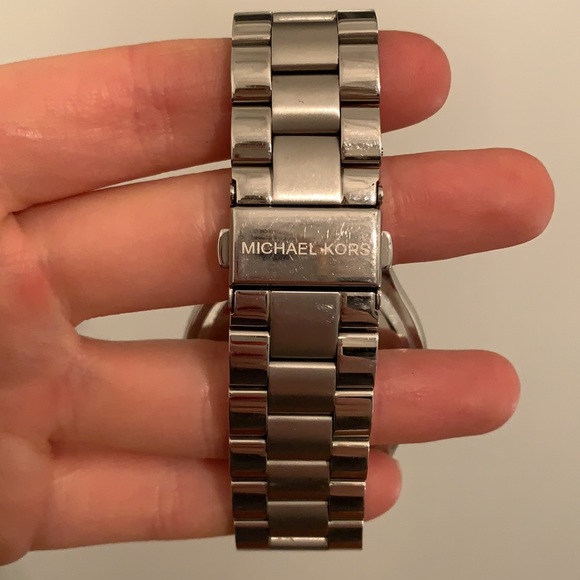 Michael Kors Slim Runway Silver-Tone Watch - Picture 4 of 5